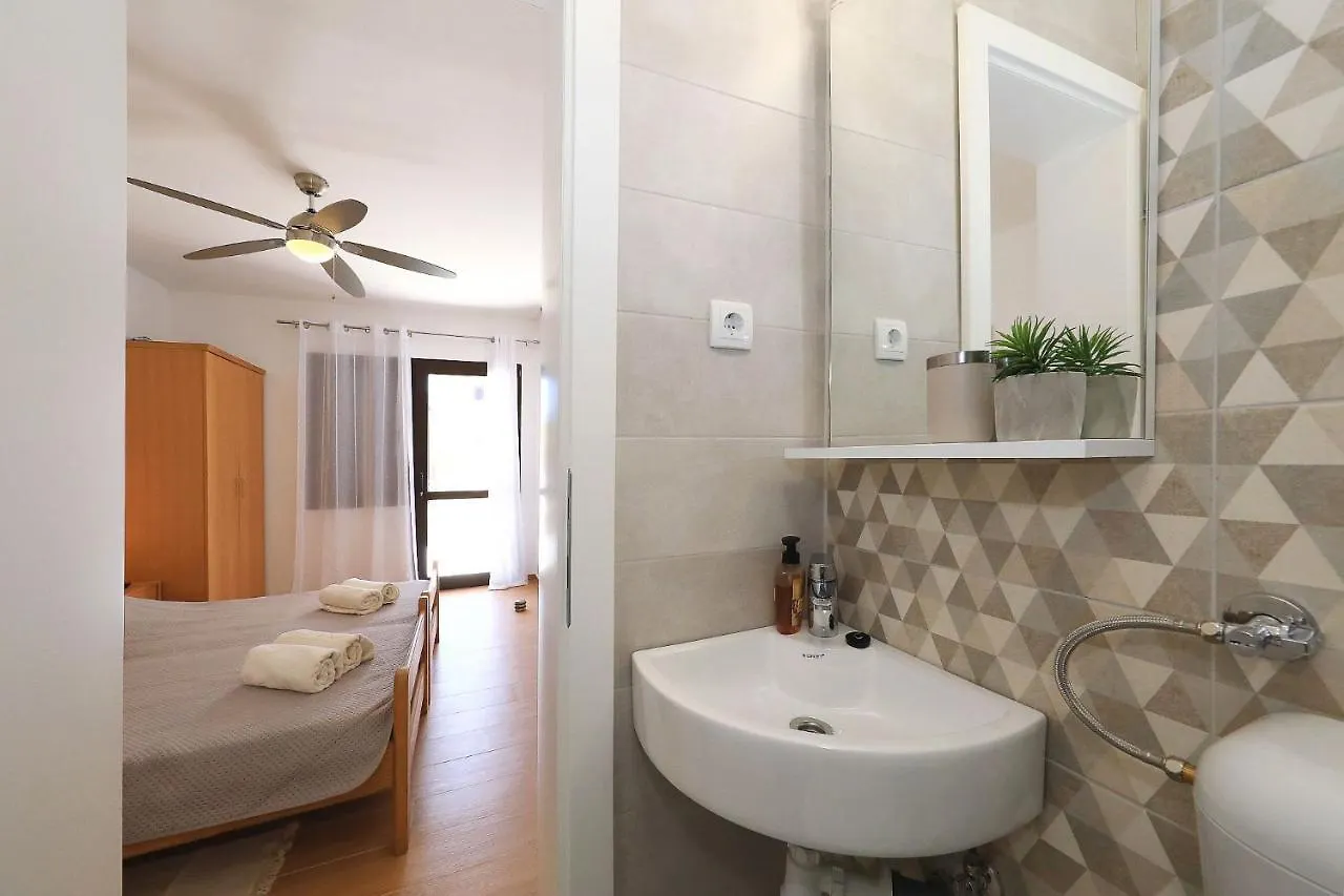 Hibis, No 2 Apartment Starigrad Paklenica