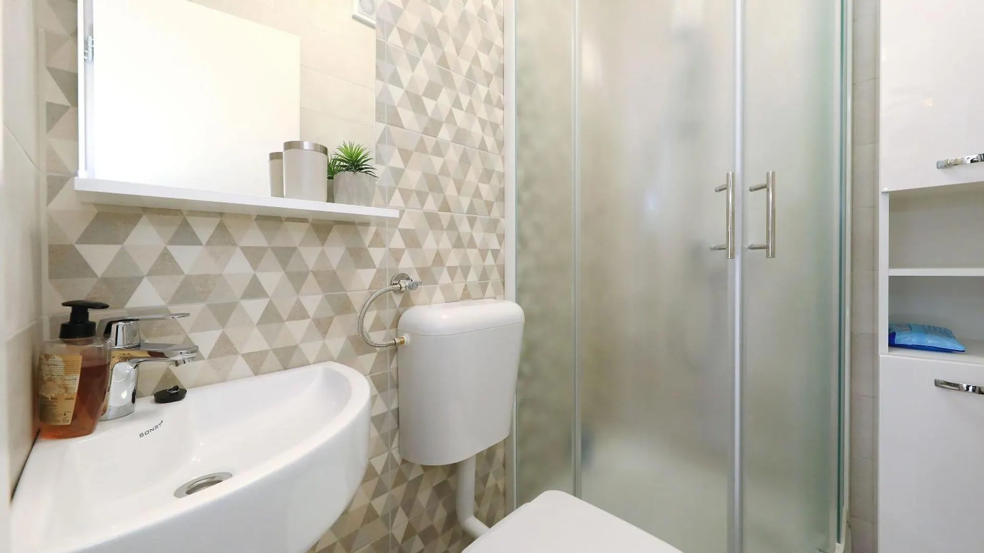 Hibis, No 2 Apartment Starigrad Paklenica Croatia