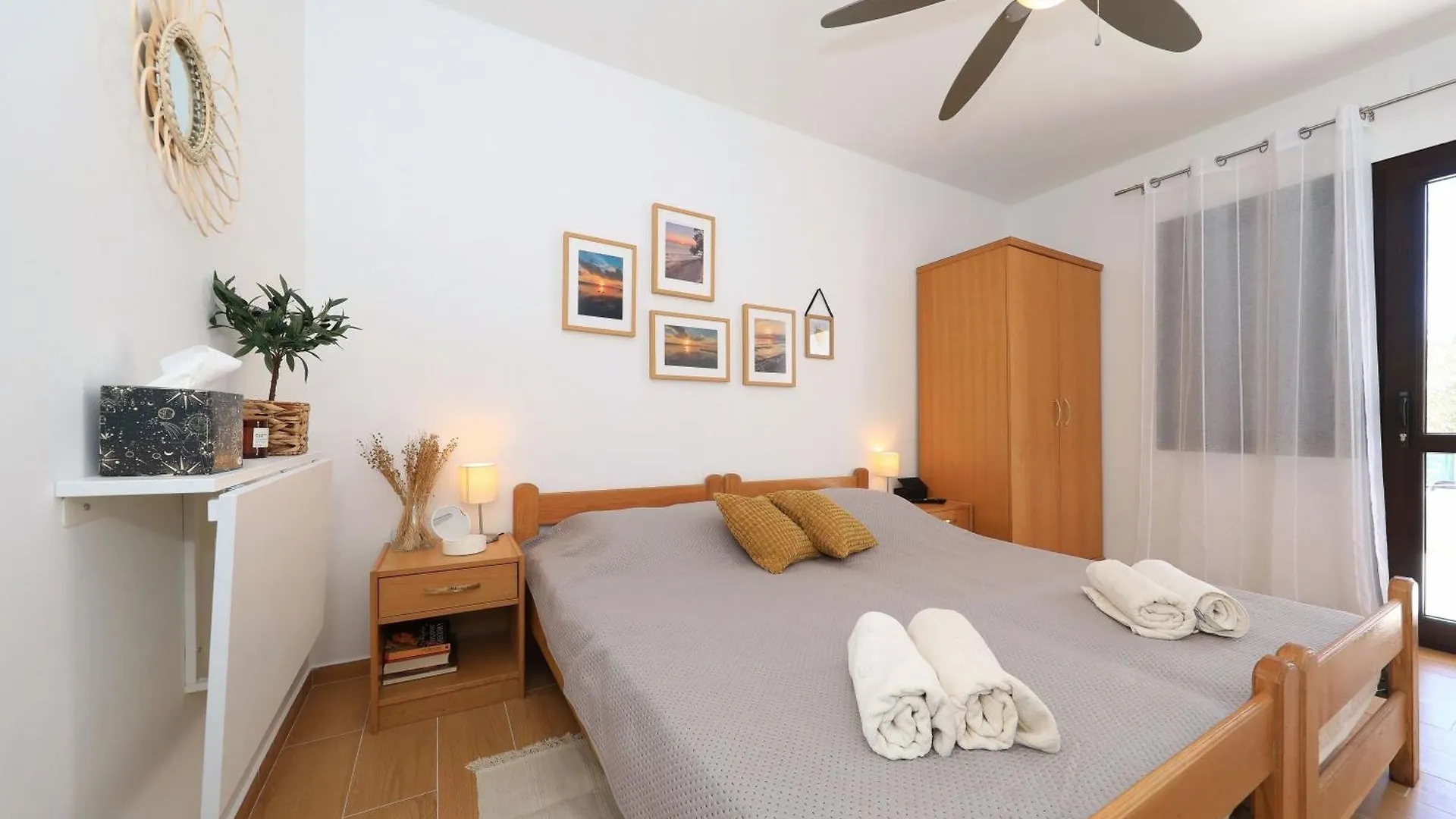 Hibis, No 2 Apartment Starigrad Paklenica