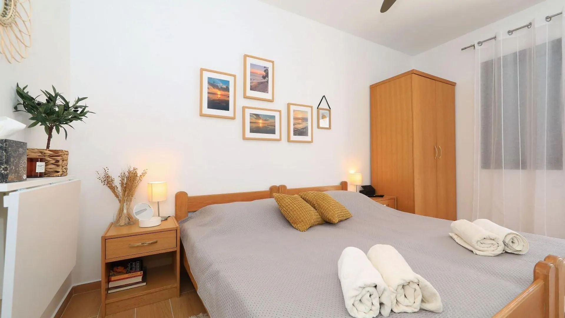 Hibis, No 2 Apartment Starigrad Paklenica