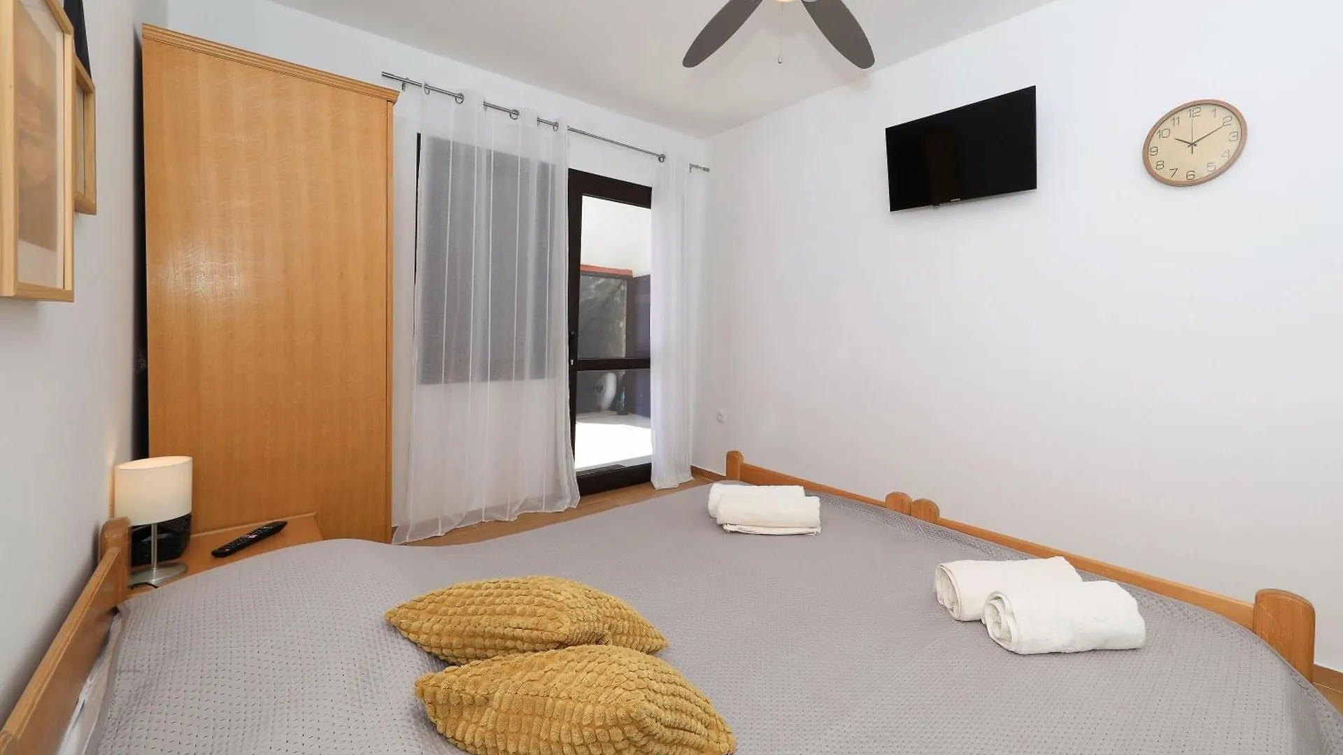 Hibis, No 2 Apartment Starigrad Paklenica